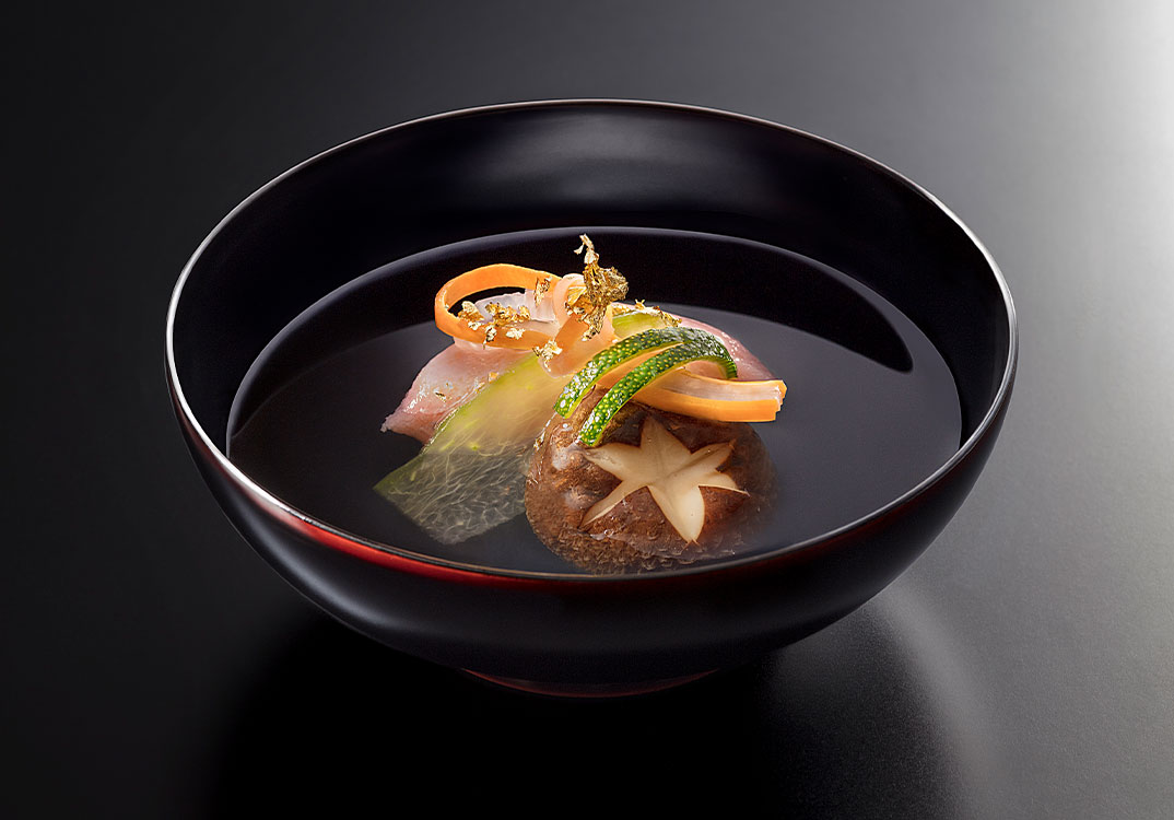 御椀盛り 椎茸 紅白水引野菜のビジュアル
